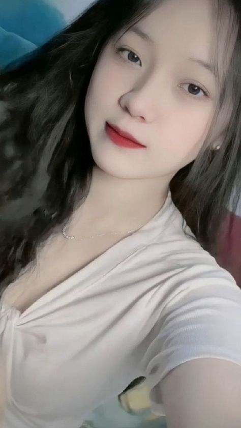 扒开我的腿用黄瓜折磨我渺渺